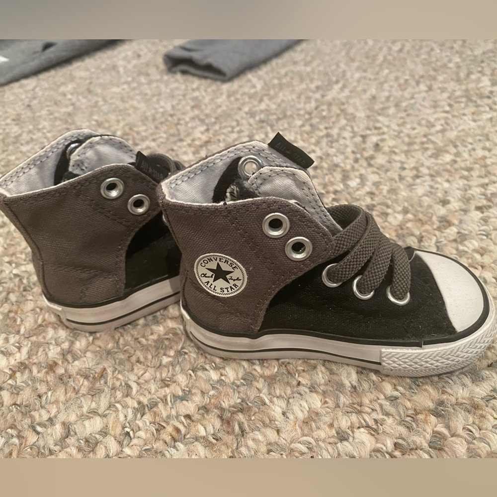 Converse Toddler shoes size 4. Excellent condition, barely worn